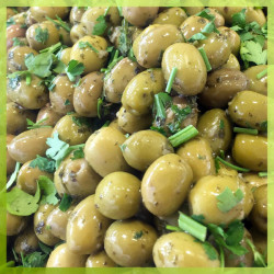 Olives vertes ail et persil...